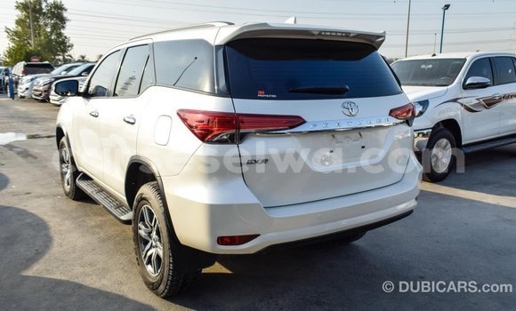 Acheter Import Voiture Toyota Fortuner Blanc à Import - Dubai, East Mahé Acheter Import Voiture Toyota Fortuner Blanc à Import - Dubai, East Mahé