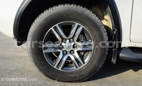 Acheter Import Voiture Toyota Fortuner Blanc à Import - Dubai, East Mahé Acheter Import Voiture Toyota Fortuner Blanc à Import - Dubai, East Mahé