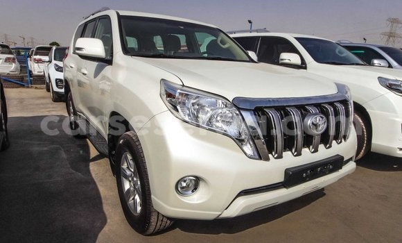Acheter Import Voiture Toyota Prado Blanc à Import - Dubai, East Mahé Acheter Import Voiture Toyota Prado Blanc à Import - Dubai, East Mahé
