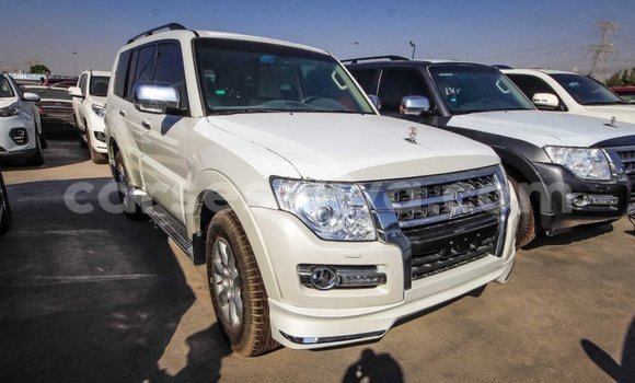 Acheter Import Voiture Mitsubishi Pajero Blanc à Import - Dubai, East Mahé Acheter Import Voiture Mitsubishi Pajero Blanc à Import - Dubai, East Mahé