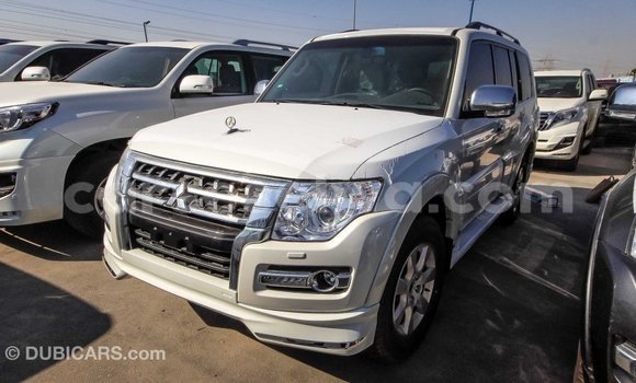 Acheter Import Voiture Mitsubishi Pajero Blanc à Import - Dubai, East Mahé Acheter Import Voiture Mitsubishi Pajero Blanc à Import - Dubai, East Mahé