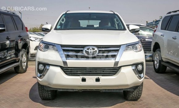 Acheter Import Voiture Toyota Fortuner Blanc à Import - Dubai, East Mahé Acheter Import Voiture Toyota Fortuner Blanc à Import - Dubai, East Mahé