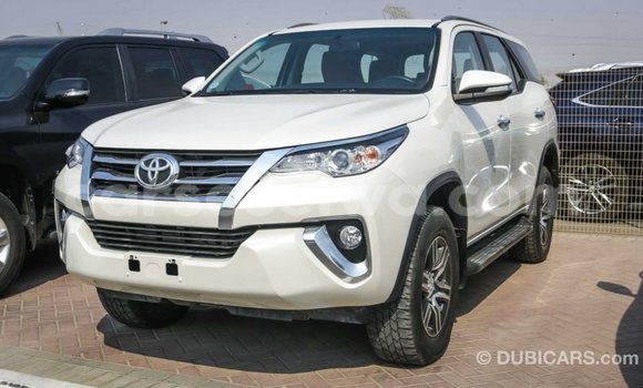Acheter Import Voiture Toyota Fortuner Blanc à Import - Dubai, East Mahé Acheter Import Voiture Toyota Fortuner Blanc à Import - Dubai, East Mahé