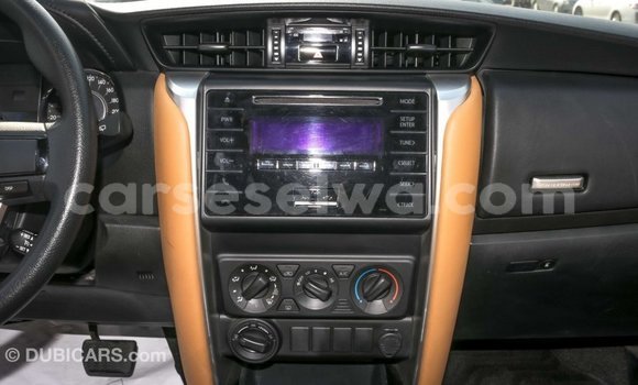 Acheter Import Voiture Toyota Fortuner Blanc à Import - Dubai, East Mahé Acheter Import Voiture Toyota Fortuner Blanc à Import - Dubai, East Mahé