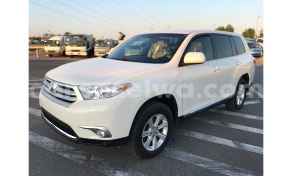 Acheter Import Voiture Toyota Highlander Blanc à Import - Dubai, East Mahé Acheter Import Voiture Toyota Highlander Blanc à Import - Dubai, East Mahé