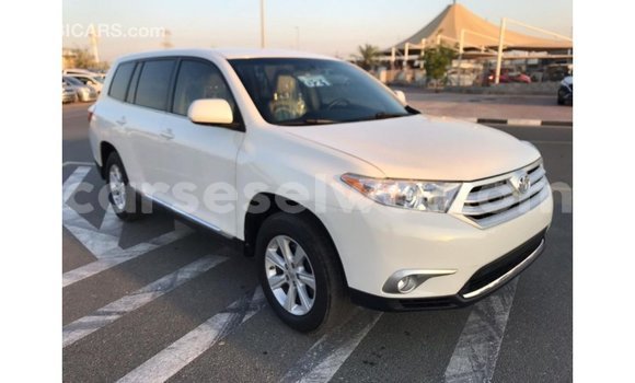 Acheter Import Voiture Toyota Highlander Blanc à Import - Dubai, East Mahé Acheter Import Voiture Toyota Highlander Blanc à Import - Dubai, East Mahé