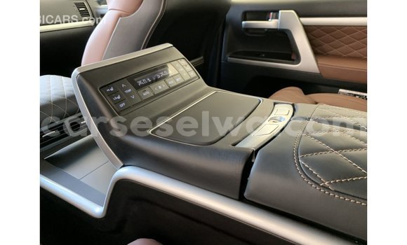 Acheter Import Voiture Toyota Land Cruiser Noir à Import - Dubai, East Mahé Acheter Import Voiture Toyota Land Cruiser Noir à Import - Dubai, East Mahé