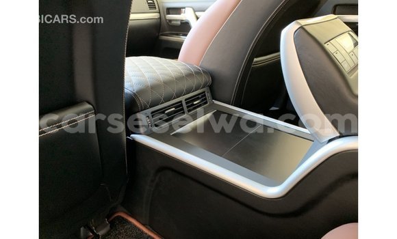 Acheter Import Voiture Toyota Land Cruiser Noir à Import - Dubai, East Mahé Acheter Import Voiture Toyota Land Cruiser Noir à Import - Dubai, East Mahé