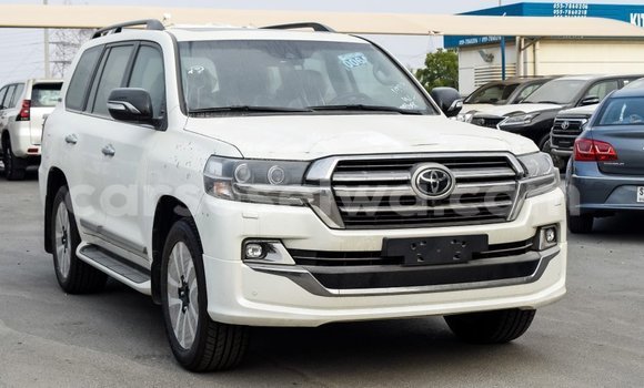 Acheter Import Voiture Toyota Land Cruiser Blanc à Import - Dubai, East Mahé Acheter Import Voiture Toyota Land Cruiser Blanc à Import - Dubai, East Mahé