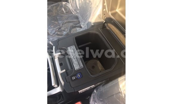 Acheter Import Voiture Toyota Land Cruiser Noir à Import - Dubai, East Mahé Acheter Import Voiture Toyota Land Cruiser Noir à Import - Dubai, East Mahé