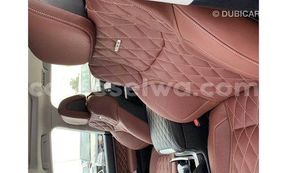 Acheter Import Voiture Toyota Land Cruiser Noir à Import - Dubai, East Mahé Acheter Import Voiture Toyota Land Cruiser Noir à Import - Dubai, East Mahé