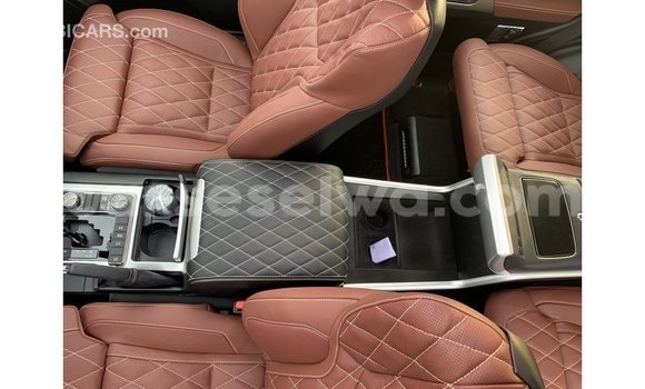 Acheter Import Voiture Toyota Land Cruiser Noir à Import - Dubai, East Mahé Acheter Import Voiture Toyota Land Cruiser Noir à Import - Dubai, East Mahé