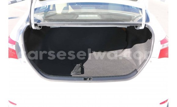 Acheter Import Voiture Toyota Corolla Blanc à Import - Dubai, East Mahé Acheter Import Voiture Toyota Corolla Blanc à Import - Dubai, East Mahé