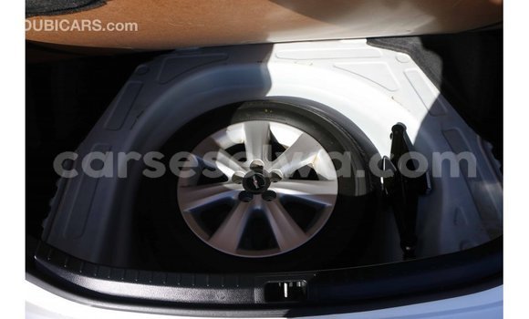 Acheter Import Voiture Toyota Corolla Blanc à Import - Dubai, East Mahé Acheter Import Voiture Toyota Corolla Blanc à Import - Dubai, East Mahé