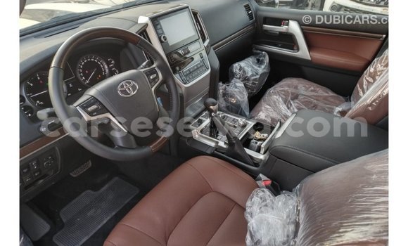 Acheter Import Voiture Toyota Land Cruiser Blanc à Import - Dubai, East Mahé Acheter Import Voiture Toyota Land Cruiser Blanc à Import - Dubai, East Mahé