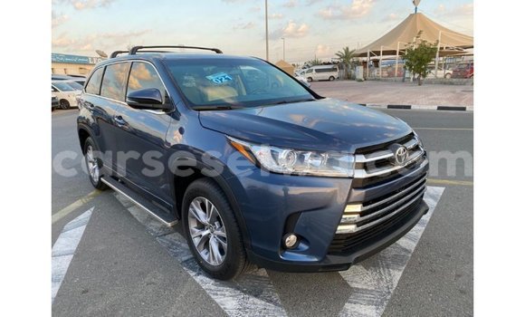 Acheter Import Voiture Toyota Highlander Bleu à Import - Dubai, East Mahé Acheter Import Voiture Toyota Highlander Bleu à Import - Dubai, East Mahé