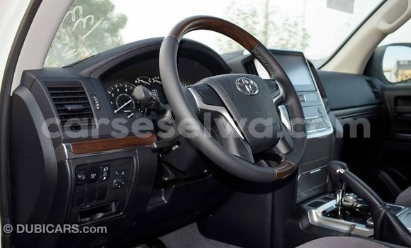 Buy Import Toyota Land Cruiser White Car in Import - Dubai in East Mahé Buy Import Toyota Land Cruiser White Car in Import - Dubai in East Mahé