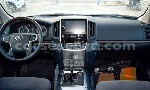 Buy Import Toyota Land Cruiser White Car in Import - Dubai in East Mahé Buy Import Toyota Land Cruiser White Car in Import - Dubai in East Mahé