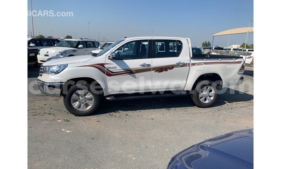 Acheter Import Voiture Toyota Hilux Blanc à Import - Dubai, East Mahé Acheter Import Voiture Toyota Hilux Blanc à Import - Dubai, East Mahé