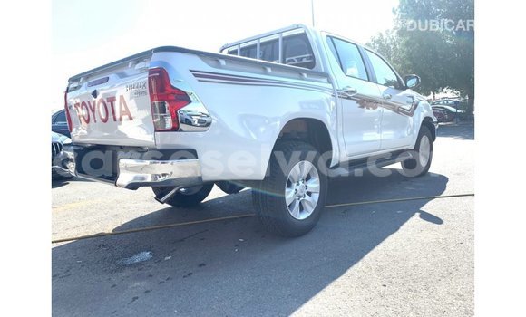 Acheter Import Voiture Toyota Hilux Blanc à Import - Dubai, East Mahé Acheter Import Voiture Toyota Hilux Blanc à Import - Dubai, East Mahé