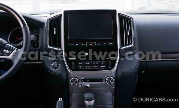 Acheter Import Voiture Toyota Land Cruiser Noir à Import - Dubai, East Mahé Acheter Import Voiture Toyota Land Cruiser Noir à Import - Dubai, East Mahé