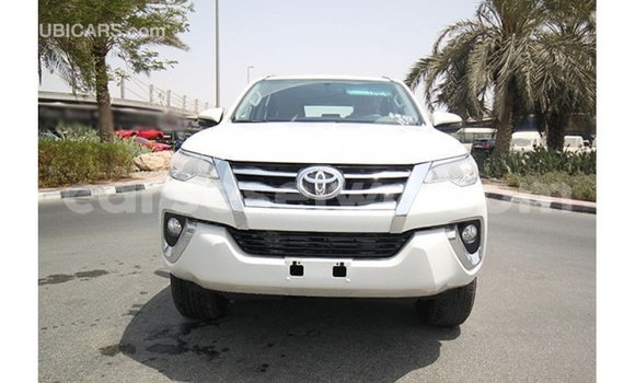Acheter Import Voiture Toyota Fortuner Blanc à Import - Dubai, East Mahé Acheter Import Voiture Toyota Fortuner Blanc à Import - Dubai, East Mahé