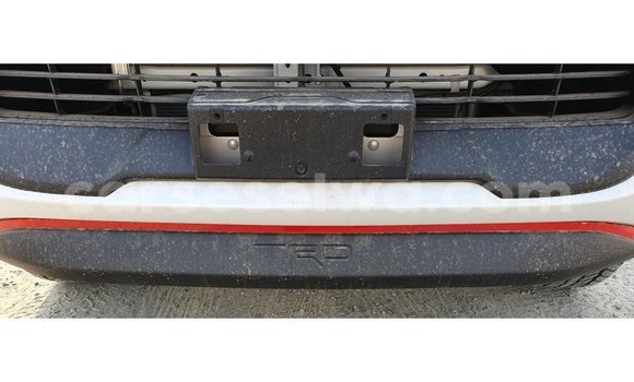 Acheter Import Voiture Toyota Hilux Blanc à Import - Dubai, East Mahé Acheter Import Voiture Toyota Hilux Blanc à Import - Dubai, East Mahé