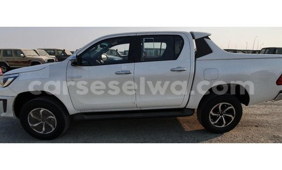 Acheter Import Voiture Toyota Hilux Blanc à Import - Dubai, East Mahé Acheter Import Voiture Toyota Hilux Blanc à Import - Dubai, East Mahé