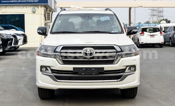 Buy Import Toyota Land Cruiser White Car in Import - Dubai in East Mahé Buy Import Toyota Land Cruiser White Car in Import - Dubai in East Mahé