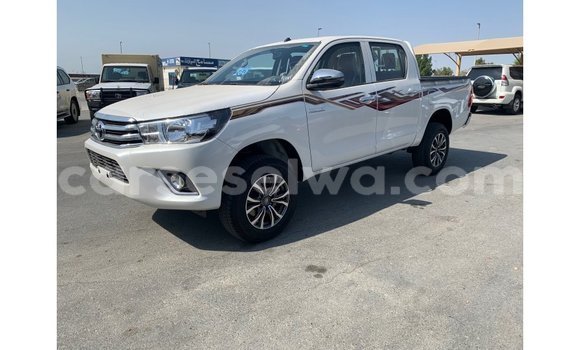 Acheter Import Voiture Toyota Hilux Blanc à Import - Dubai, East Mahé Acheter Import Voiture Toyota Hilux Blanc à Import - Dubai, East Mahé