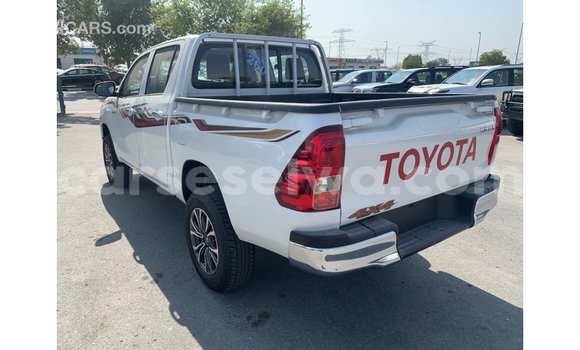 Acheter Import Voiture Toyota Hilux Blanc à Import - Dubai, East Mahé Acheter Import Voiture Toyota Hilux Blanc à Import - Dubai, East Mahé