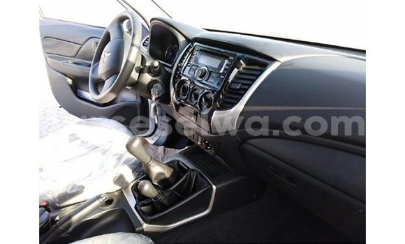 Acheter Import Voiture Mitsubishi L200 Blanc à Import - Dubai, East Mahé Acheter Import Voiture Mitsubishi L200 Blanc à Import - Dubai, East Mahé