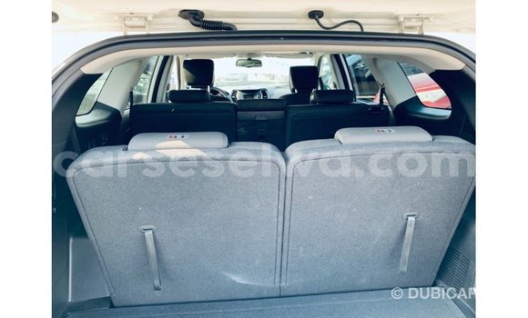 Acheter Import Voiture Hyundai Santa Fe Blanc à Import - Dubai, East Mahé Acheter Import Voiture Hyundai Santa Fe Blanc à Import - Dubai, East Mahé