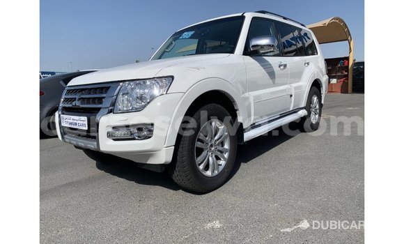 Acheter Import Voiture Mitsubishi Pajero Blanc à Import - Dubai, East Mahé Acheter Import Voiture Mitsubishi Pajero Blanc à Import - Dubai, East Mahé