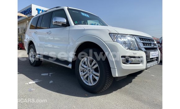 Acheter Import Voiture Mitsubishi Pajero Blanc à Import - Dubai, East Mahé Acheter Import Voiture Mitsubishi Pajero Blanc à Import - Dubai, East Mahé