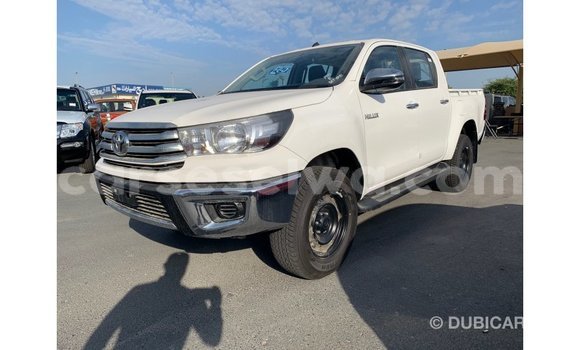 Acheter Import Voiture Toyota Hilux Blanc à Import - Dubai, East Mahé Acheter Import Voiture Toyota Hilux Blanc à Import - Dubai, East Mahé