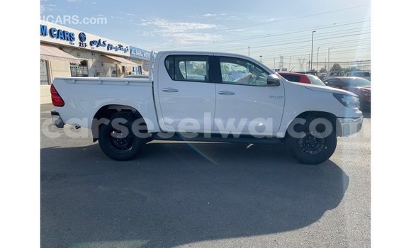 Acheter Import Voiture Toyota Hilux Blanc à Import - Dubai, East Mahé Acheter Import Voiture Toyota Hilux Blanc à Import - Dubai, East Mahé