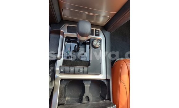 Acheter Import Voiture Toyota Land Cruiser Blanc à Import - Dubai, East Mahé Acheter Import Voiture Toyota Land Cruiser Blanc à Import - Dubai, East Mahé