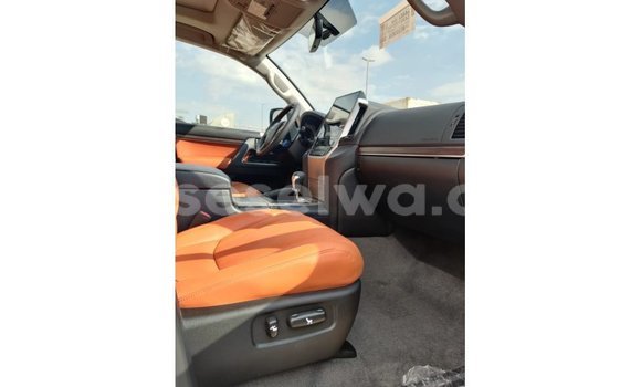 Acheter Import Voiture Toyota Land Cruiser Blanc à Import - Dubai, East Mahé Acheter Import Voiture Toyota Land Cruiser Blanc à Import - Dubai, East Mahé
