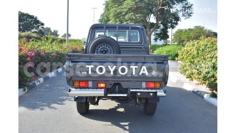 Big with watermark toyota land cruiser east mah%c3%a9 import dubai 5235