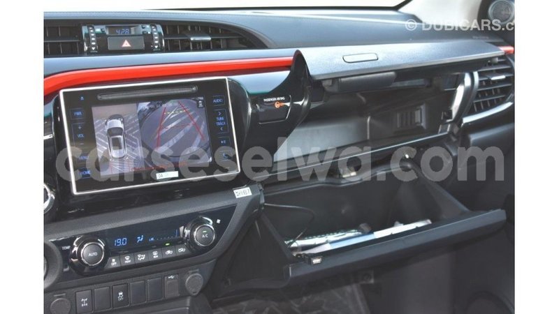 Big with watermark toyota hilux east mah%c3%a9 import dubai 5236