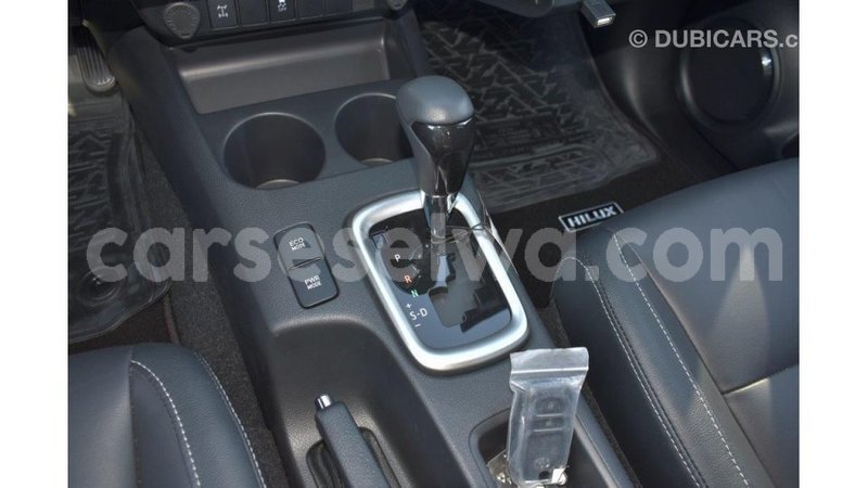 Big with watermark toyota hilux east mah%c3%a9 import dubai 5236