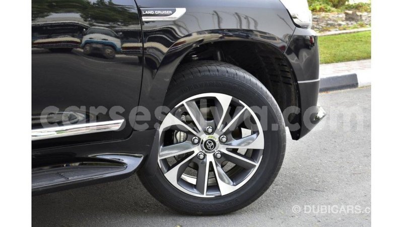 Big with watermark toyota land cruiser east mah%c3%a9 import dubai 5240