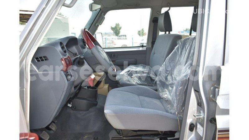 Big with watermark toyota land cruiser east mah%c3%a9 import dubai 5241