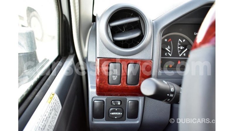 Big with watermark toyota land cruiser east mah%c3%a9 import dubai 5241