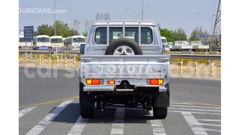 Big with watermark toyota land cruiser east mah%c3%a9 import dubai 5241