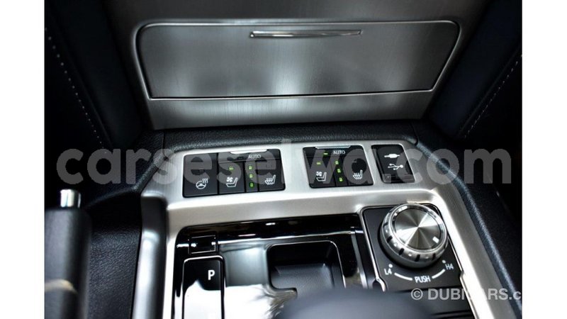 Big with watermark toyota land cruiser east mah%c3%a9 import dubai 5243