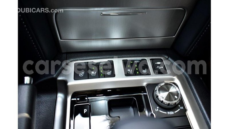 Big with watermark toyota land cruiser east mah%c3%a9 import dubai 5243