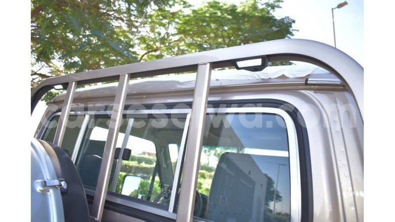 Big with watermark toyota land cruiser east mah%c3%a9 import dubai 5244