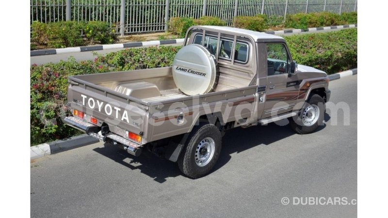 Big with watermark toyota land cruiser east mah%c3%a9 import dubai 5244